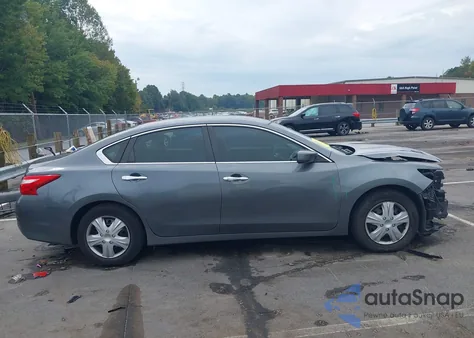 2017 Nissan Altima 2.5 S z USA, uszkodzony, nr VIN 1N4AL3AP7HC491532